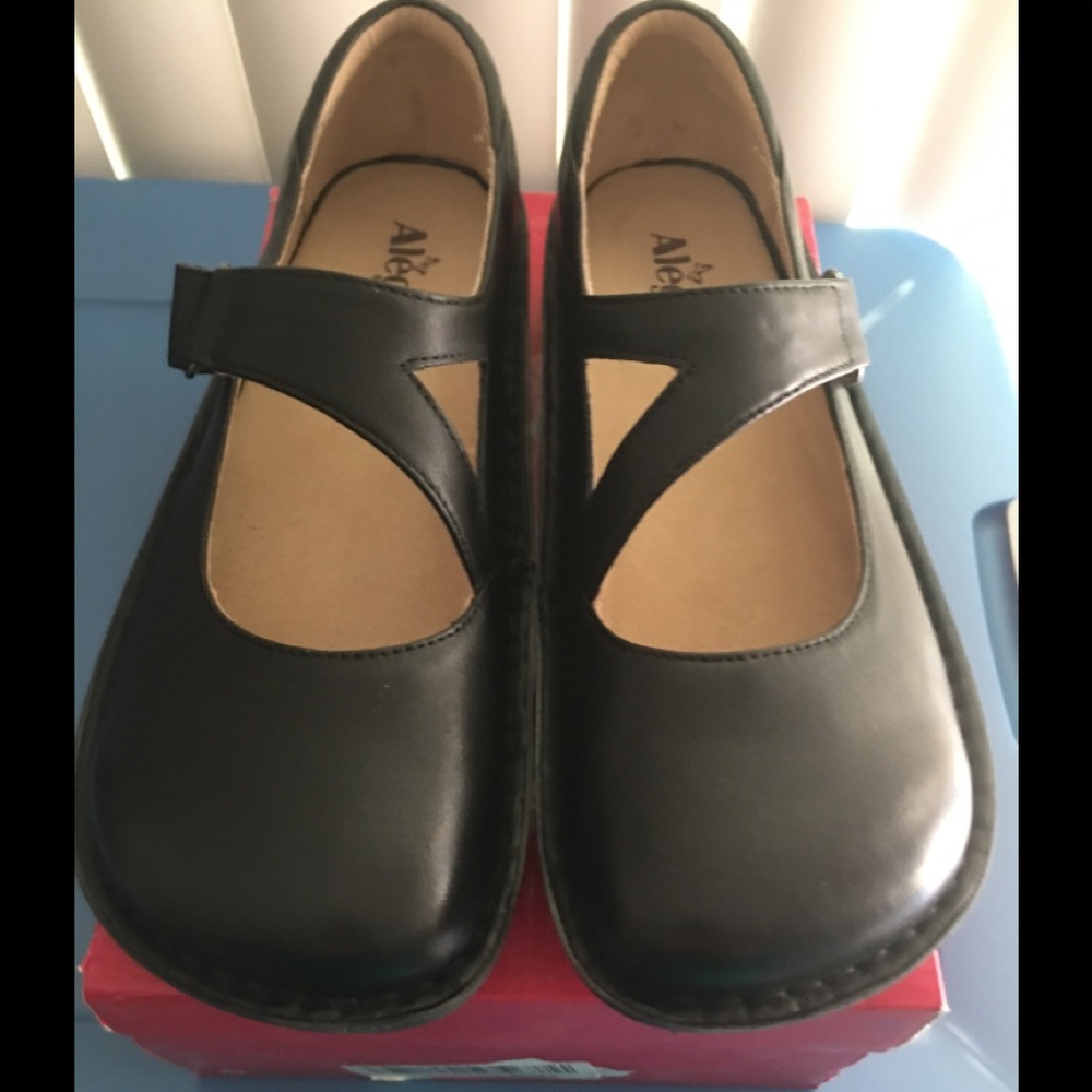 Mary jane shoes NWT Wide width
